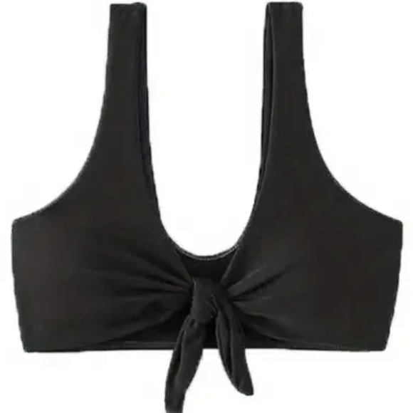 New! 🏖️ Chic & Comfortable Black V-Neck Bikini Top - Picture 4 of 10